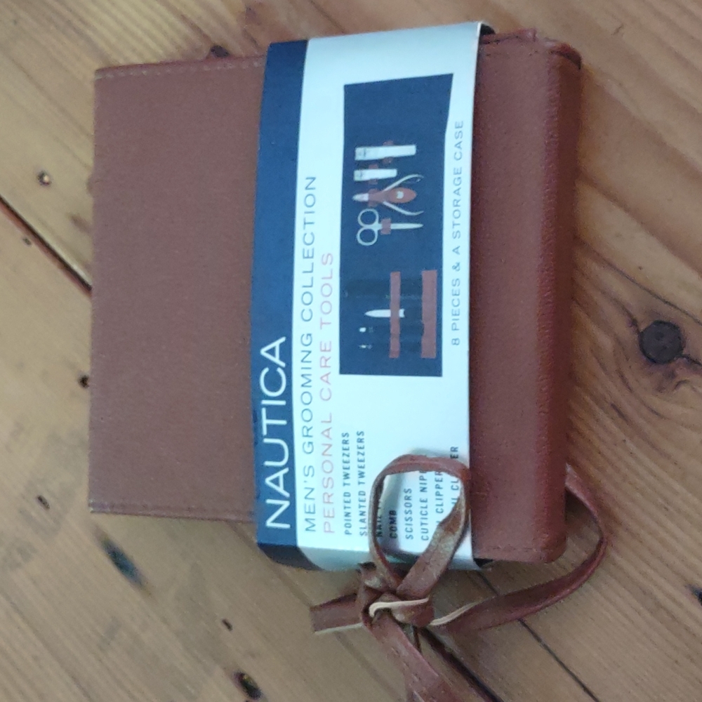Nwt Nautica mens grooming care tool kit in case